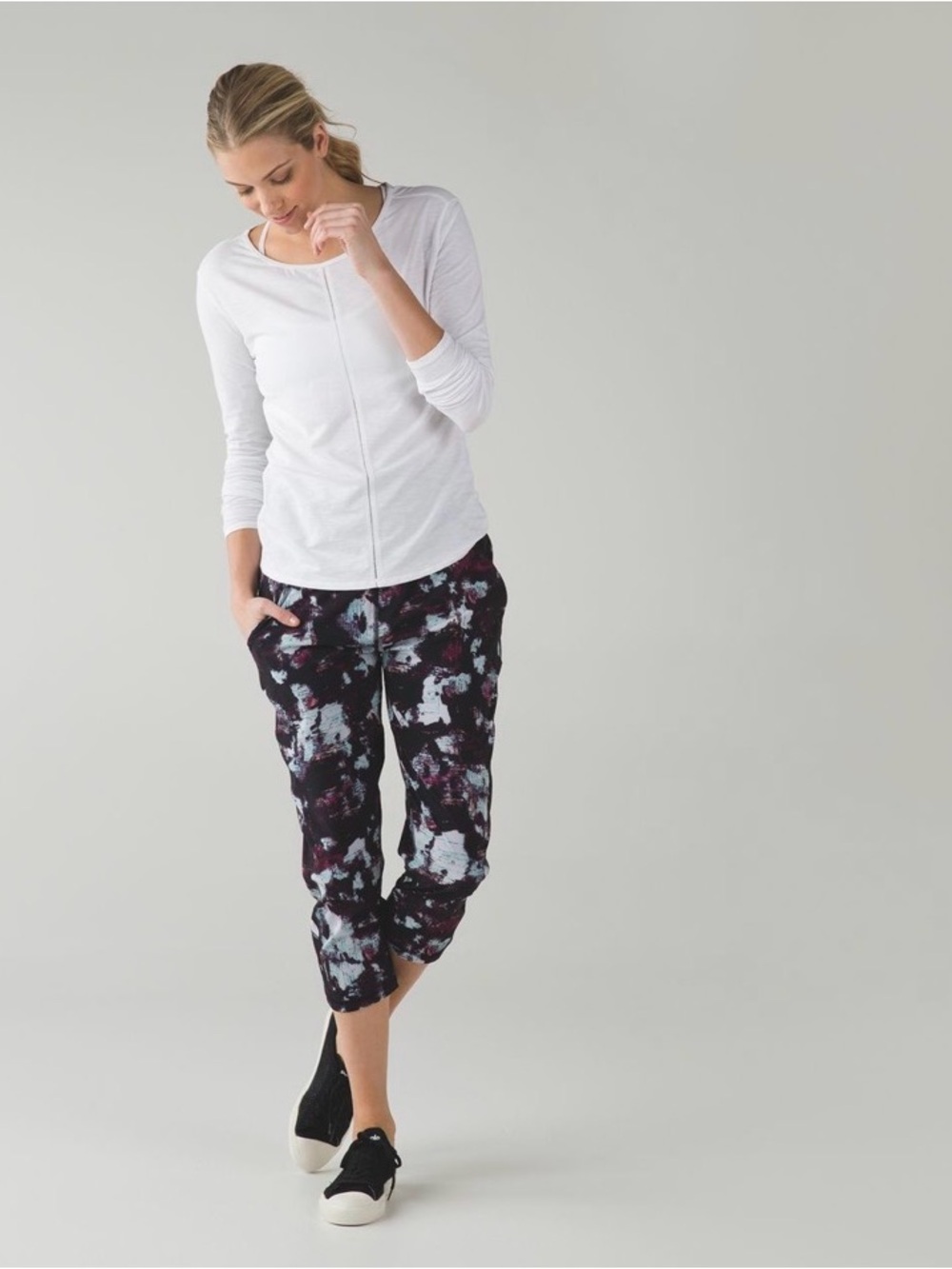 Lululemon Tranquil Crop - Kara Blossom Multi/Black size 6
